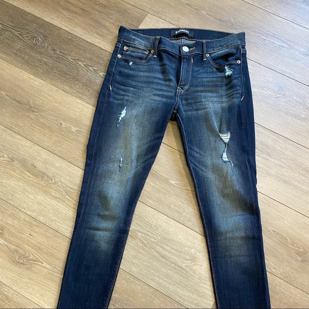 Express distressed jeans size 6